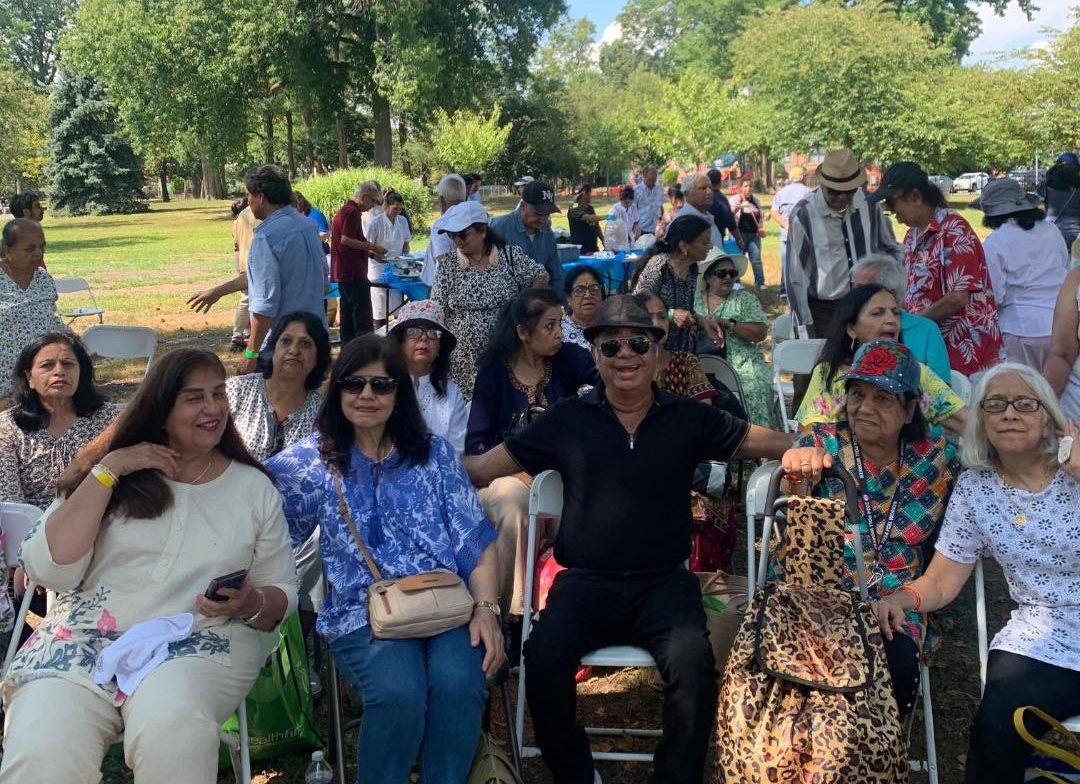 India Home seniors enjoying a wonderful picnic at Kissena Park! From sharing breakfast together to playing games, joining in activities, and enjoying lunch outdoors, it was a day filled with joy, laughter, and relaxation.
